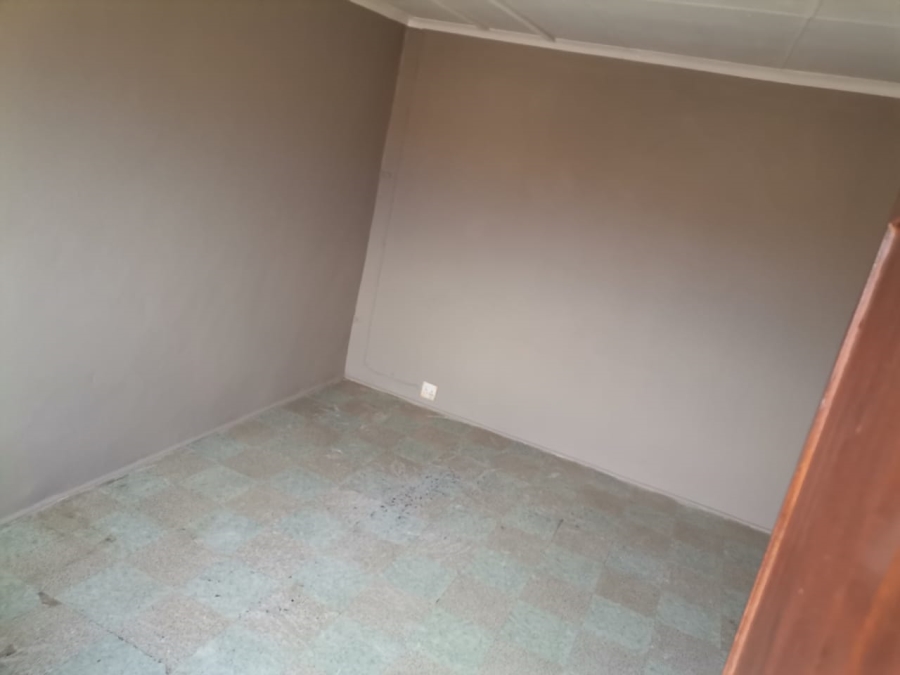 7 Bedroom Property for Sale in Kwanonqaba Western Cape